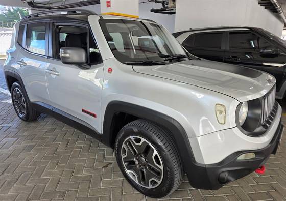 JEEP RENEGADE 2.0 16V TURBO DIESEL TRAILHAWK 4P 4X4 AUTOMÁTICO JEEP RENEGADE 2.0 16V TURBO DIESEL TRAILHAWK 4P 4X4 AUTOMÁTICO